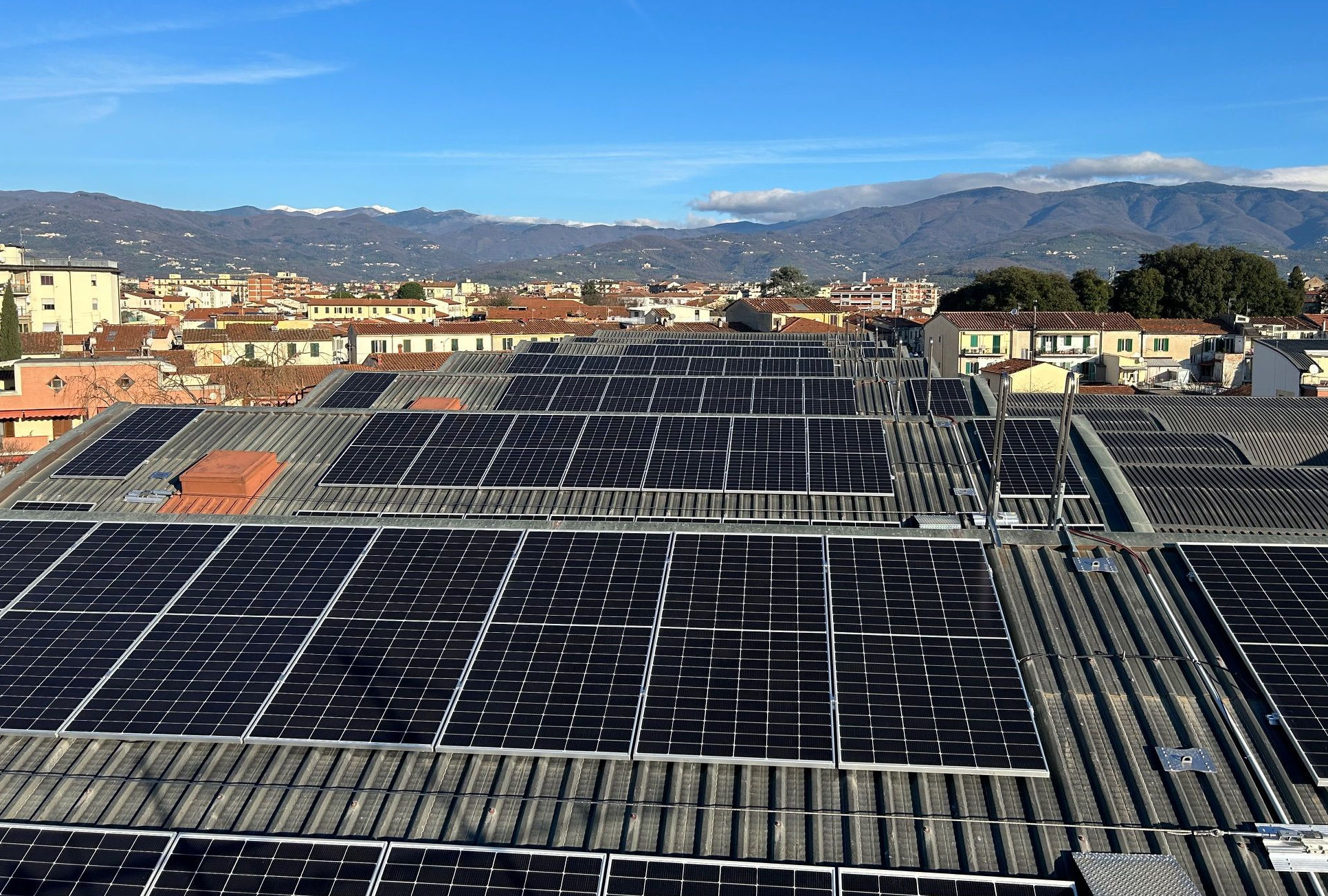 Pistoia, Efficientamento energetico: installati 150 pannelli fotovoltaici su due edifici comunali