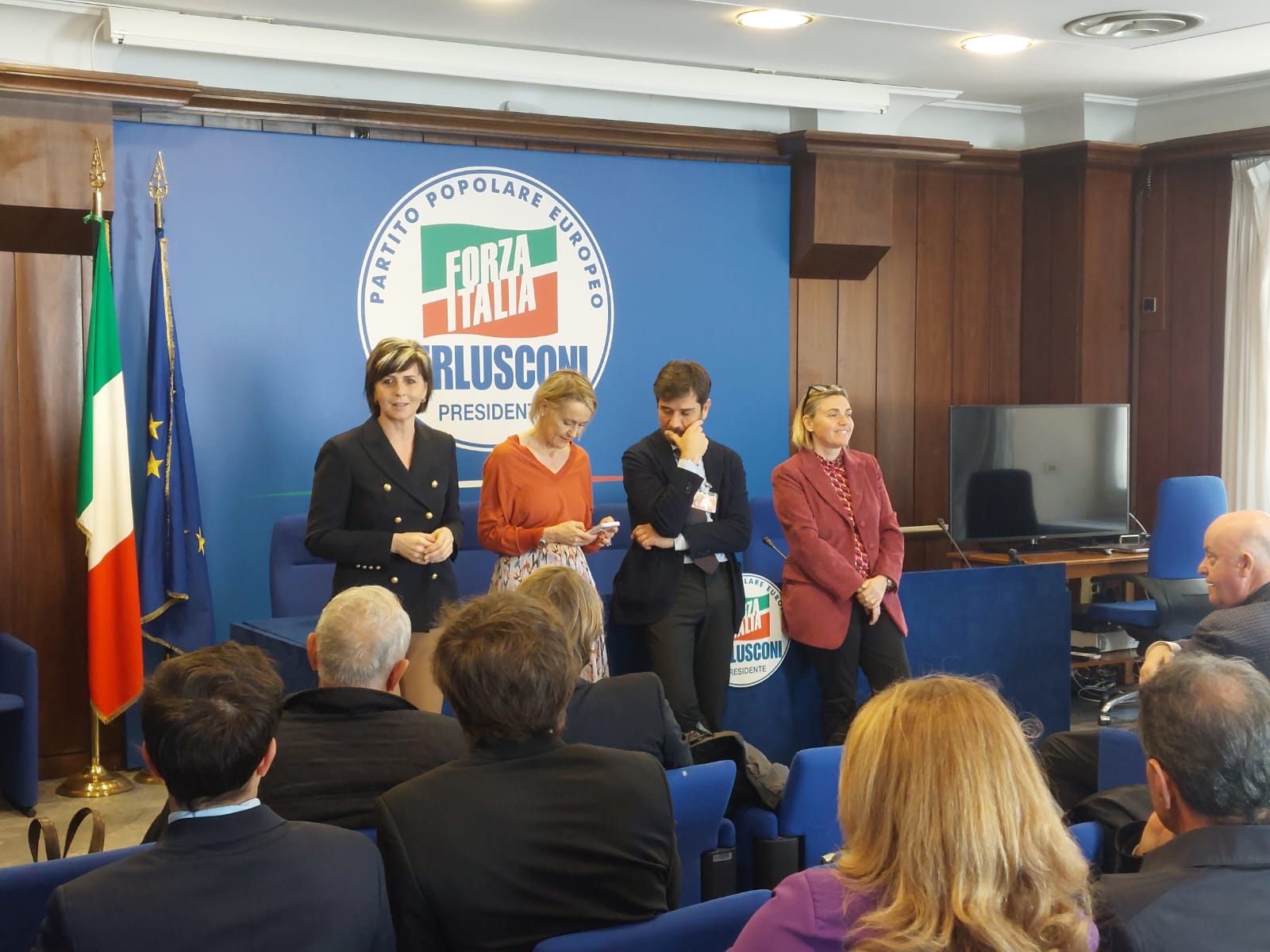 <strong>Scuola, Stella e Mazzetti (FI): “No al taglio di personale negli istituti scolastici dell’area pratese”</strong>